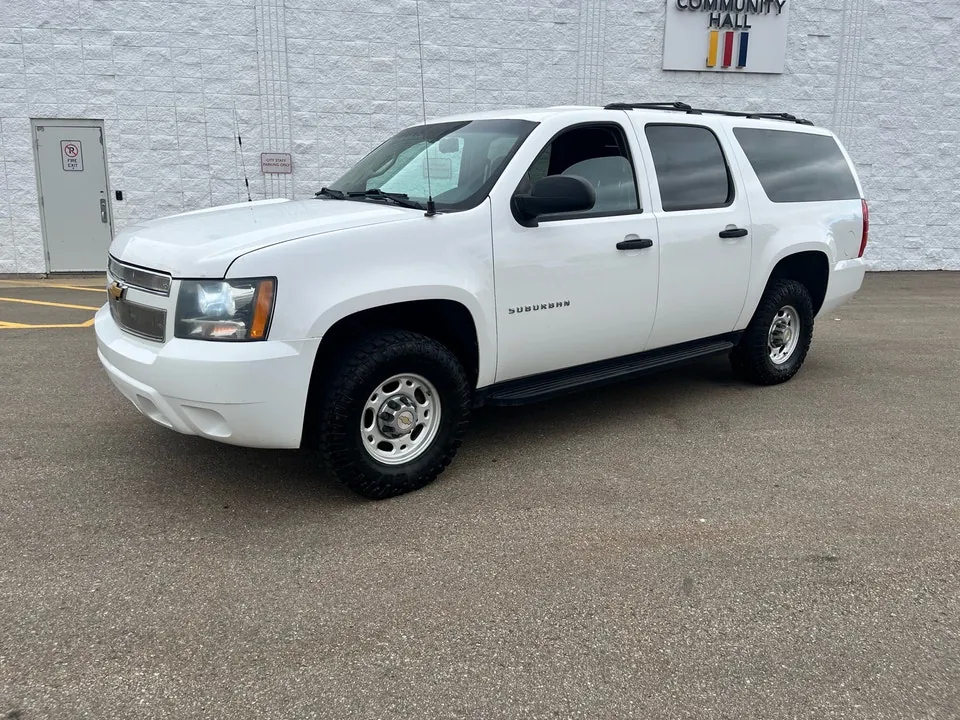 Chevrolet Suburban 2012 photo 3