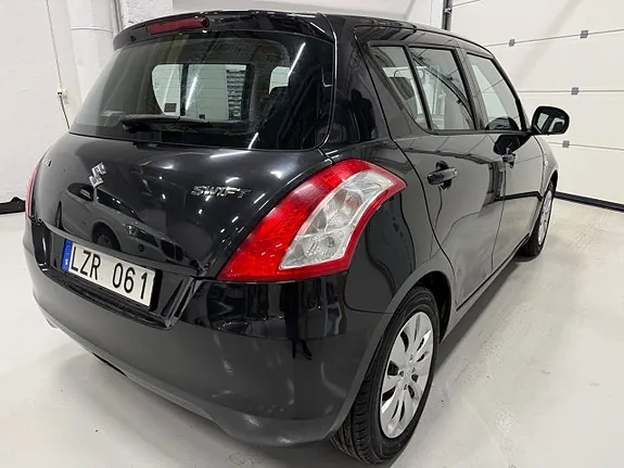 Suzuki Swift 2012 photo 3