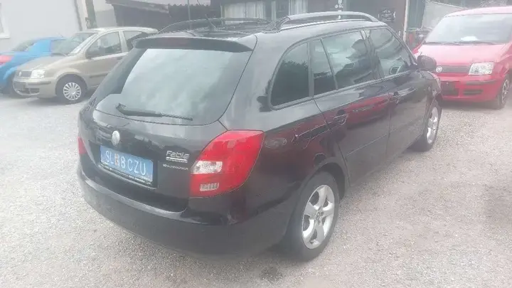 Skoda Fabia 2009 photo 3
