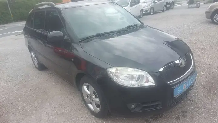 Skoda Fabia 2009 photo 2
