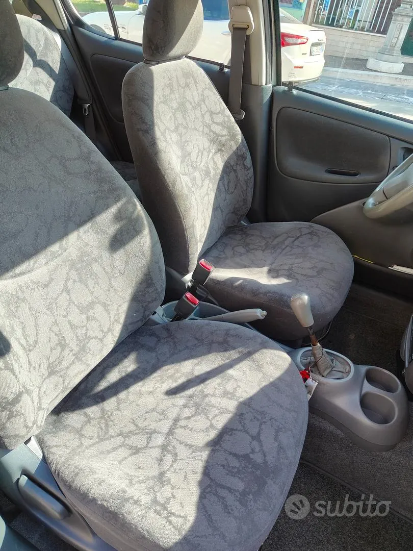 Toyota Yaris 2002 photo 3