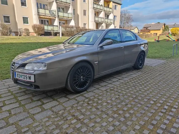Alfa Romeo 166