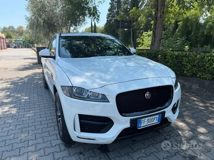 Jaguar F-Pace 2017 photo 2