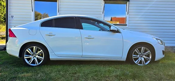 Volvo S60 2013 photo 2