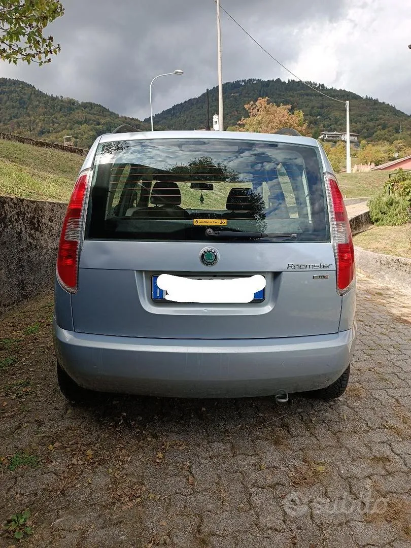 Skoda Roomster 2011 photo 2