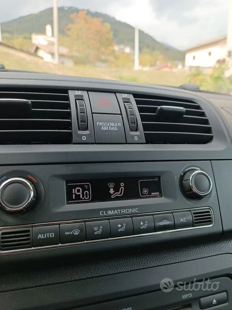 Skoda Roomster 2011 photo 3