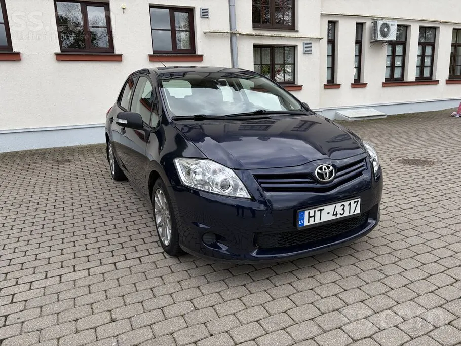 Toyota Auris 2010 photo 2