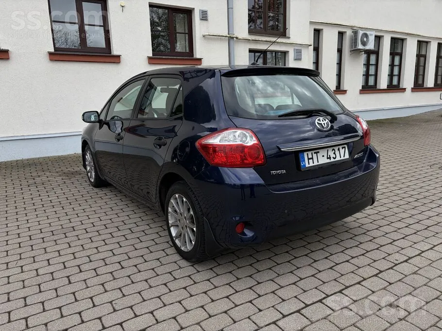 Toyota Auris 2010 photo 4