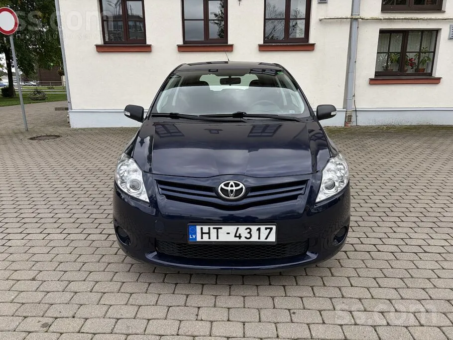 Toyota Auris 2010 photo 3
