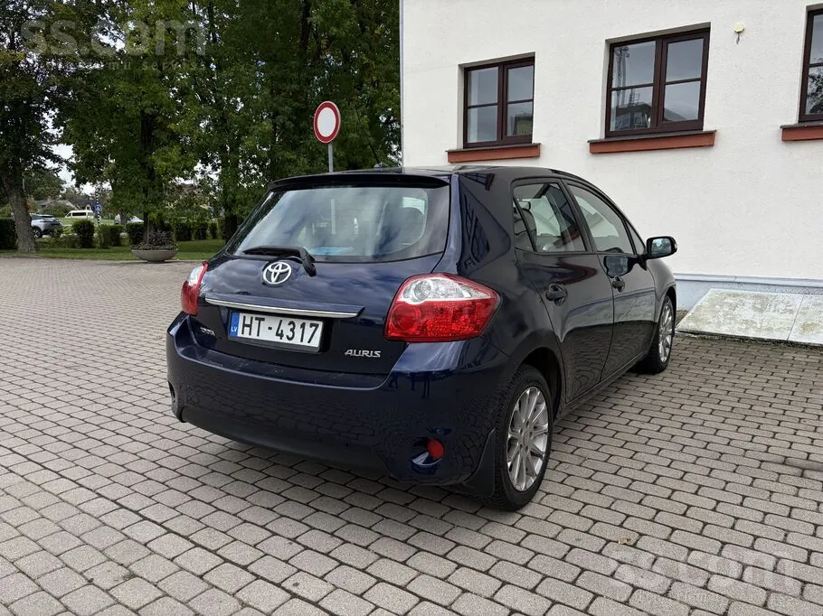 Toyota Auris 2010 photo 5