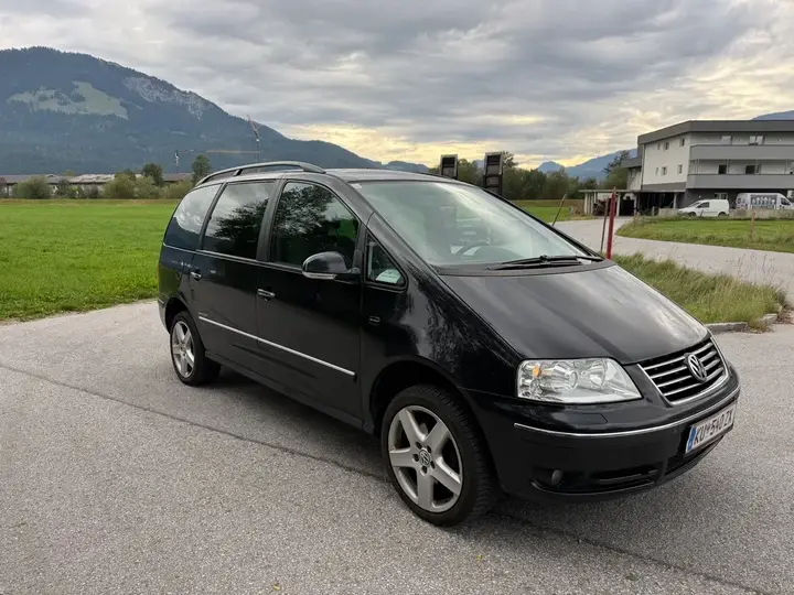 Volkswagen Sharan 2010 photo 2