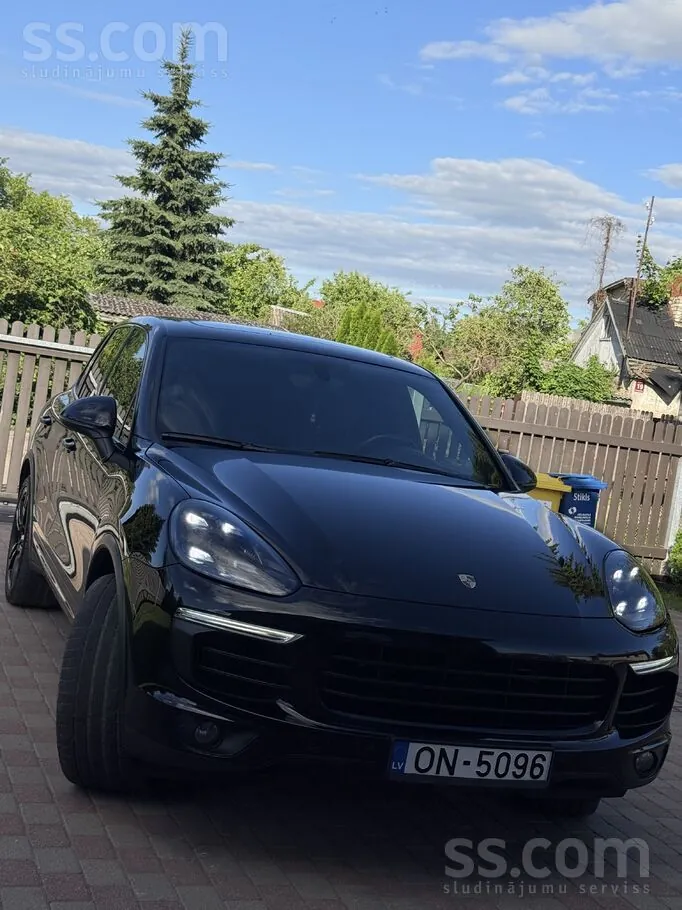 Porsche Cayenne 2016 photo 2