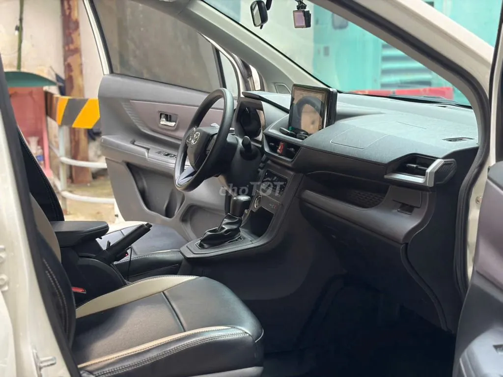 Toyota Avanza Premio 2024 photo 5