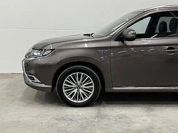 Mitsubishi Outlander 2020 photo 2