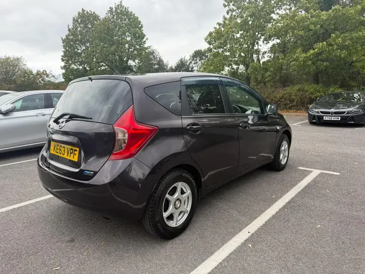 Nissan Note 2013 photo 4