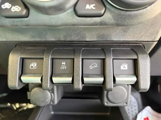 Suzuki Jimny photo 5