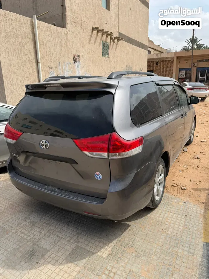 Toyota Sienna 2012 photo 4