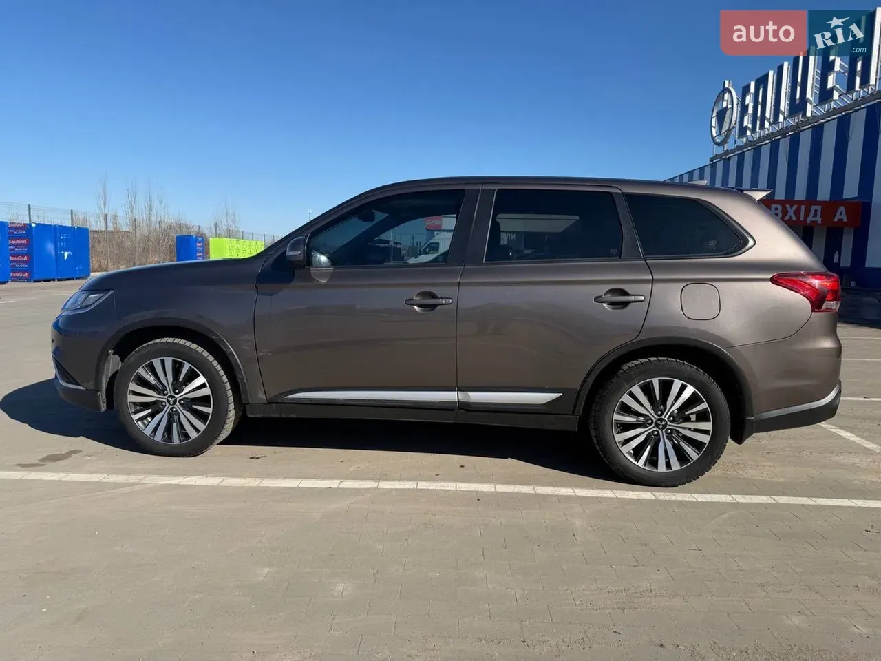 Mitsubishi Outlander 2021 photo 2
