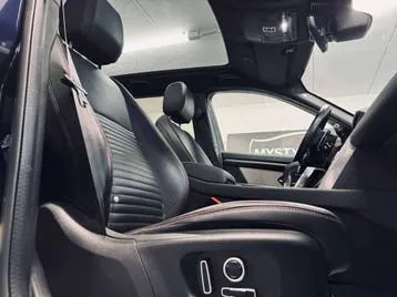 Land Rover Discovery Sport 2021 photo 2