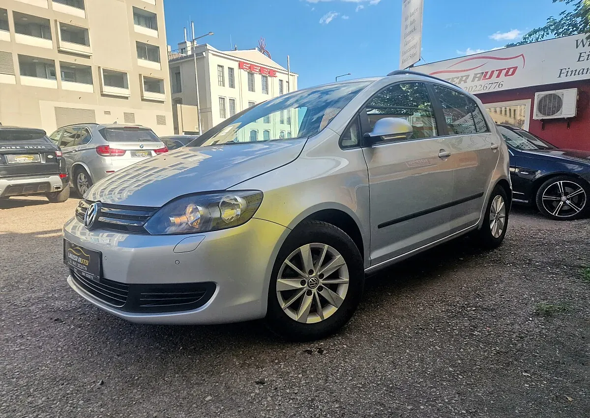 Volkswagen Golf 2011 photo 2