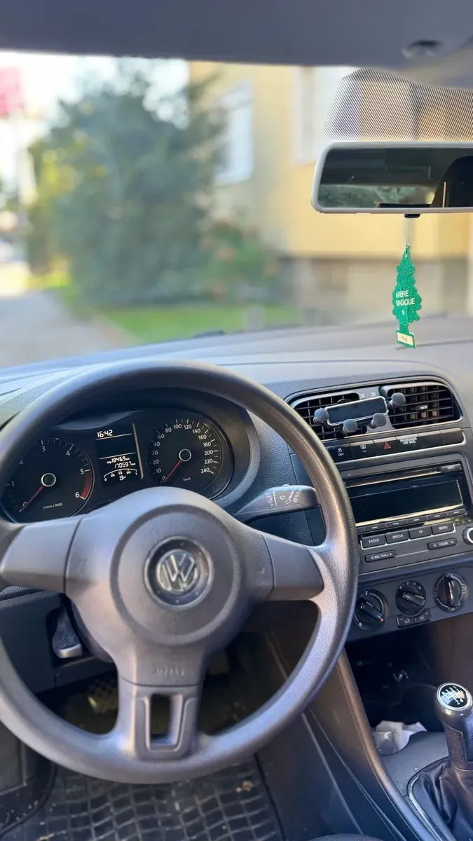 Volkswagen Polo 2012 photo 2