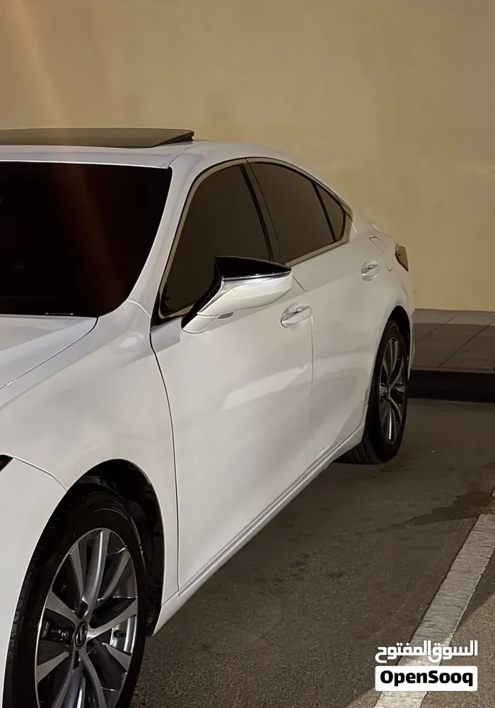 Lexus Es 300 2020 photo 4