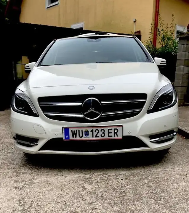 Mercedes-Benz B-Class 2012 photo 2