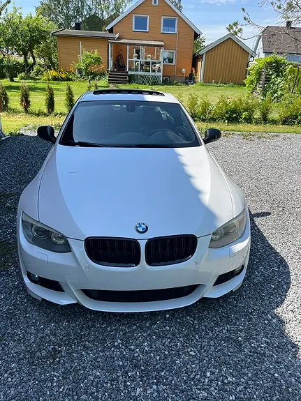BMW 320D 2011 photo 2