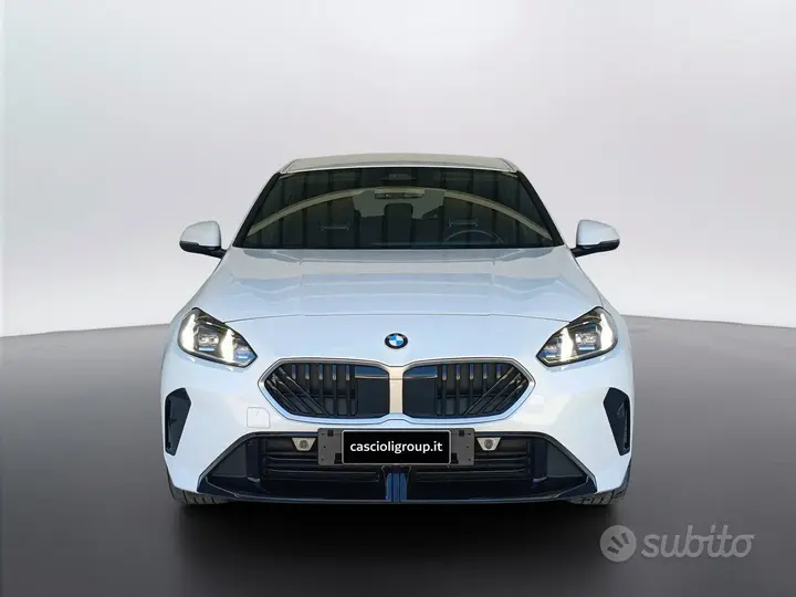 BMW 1 Series 2025 photo 2