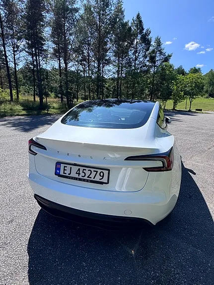 Tesla Model 3 2024 photo 4