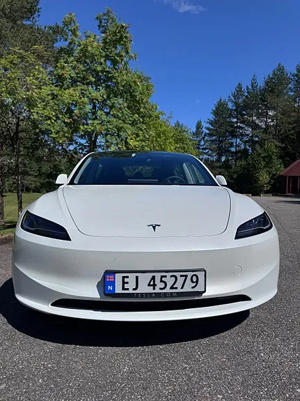 Tesla Model 3 2024 photo 3