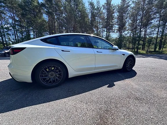 Tesla Model 3 2024 photo 5