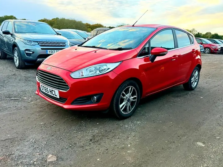 Ford Fiesta 2015 photo 2
