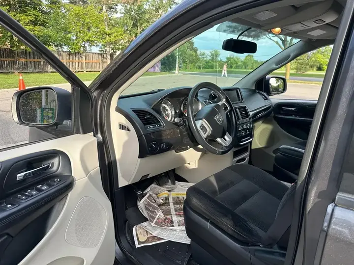 Dodge Grand Caravan 2016 photo 5