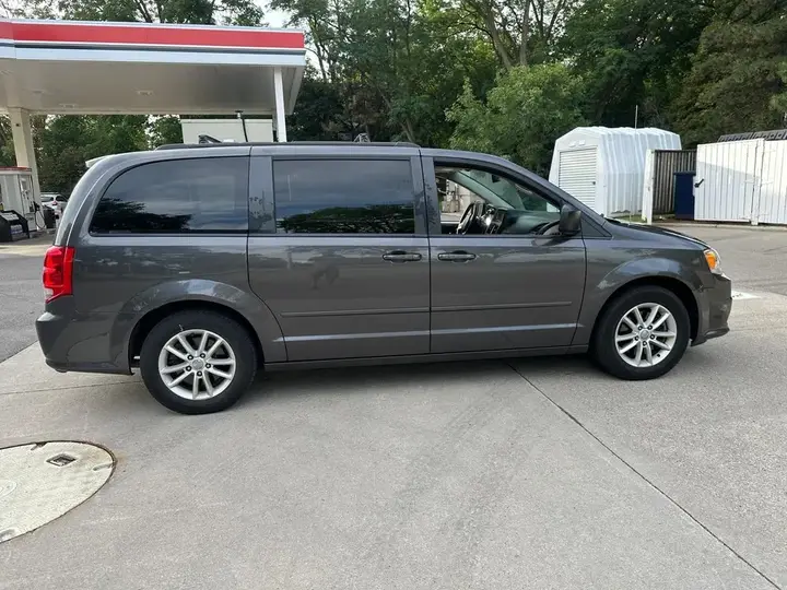 Dodge Grand Caravan 2016 photo 2