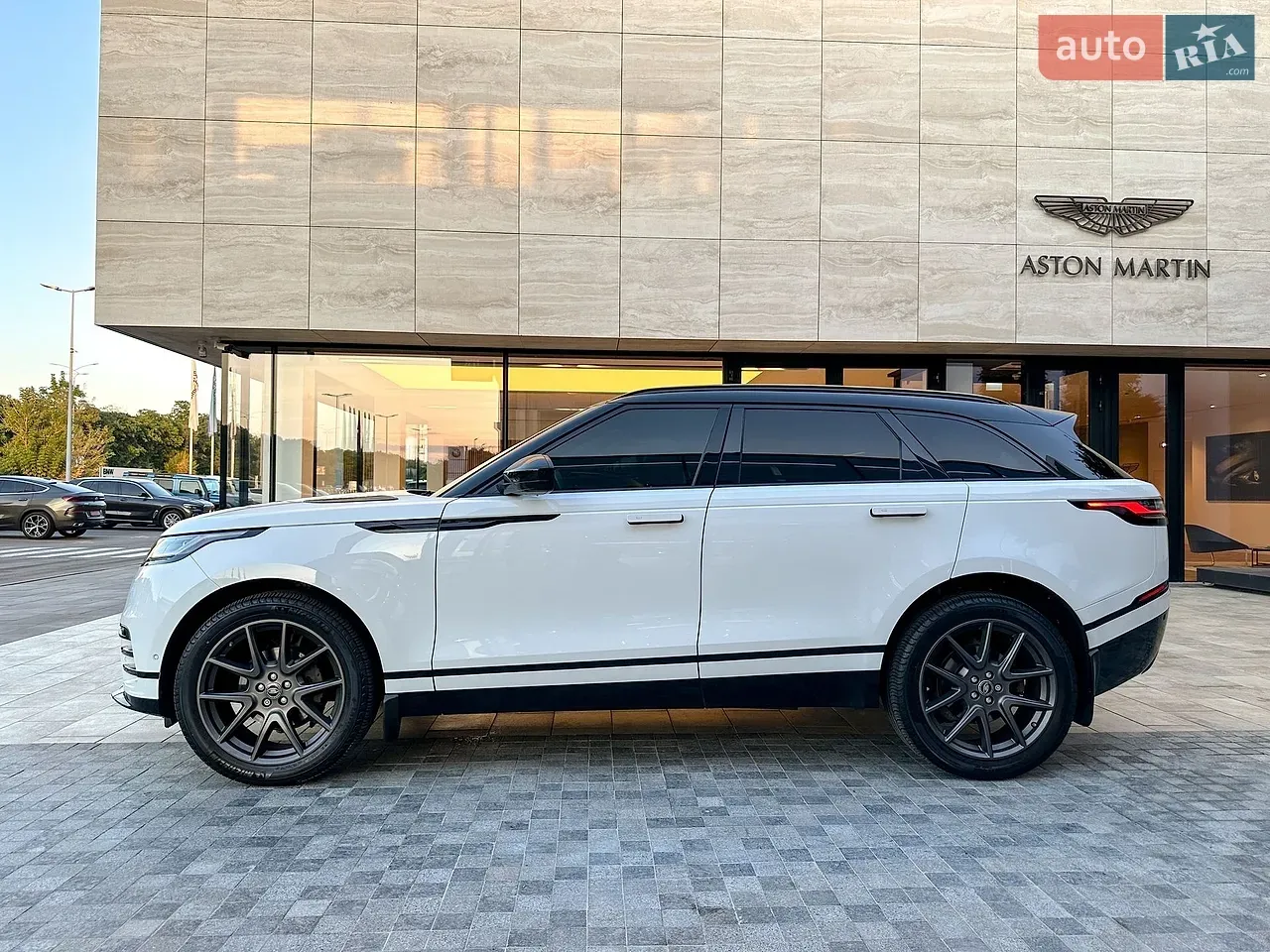 Land Rover Range Rover Velar 2017 photo 3