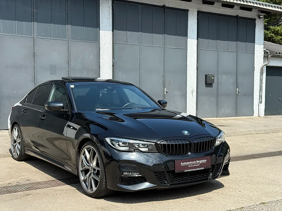 BMW 3 Series 2019 photo 2
