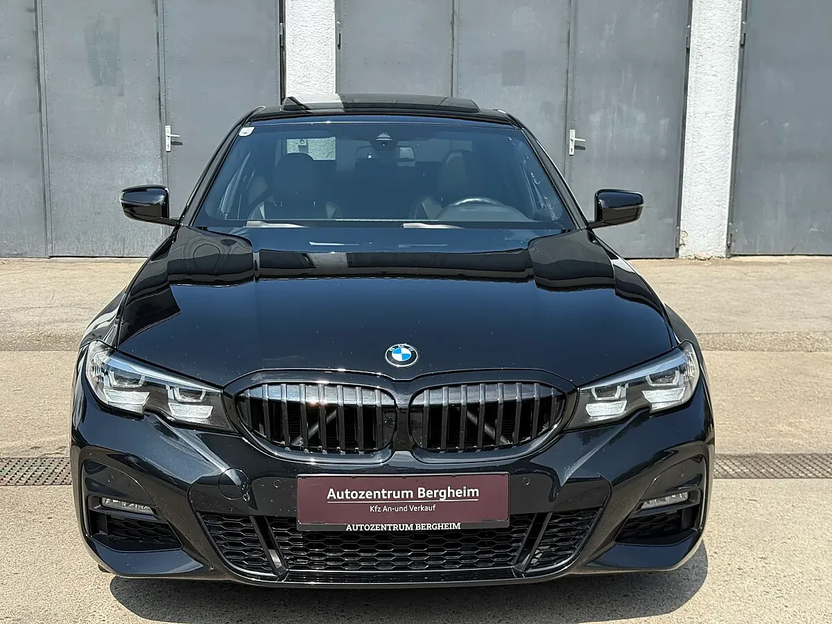 BMW 3 Series 2019 photo 3
