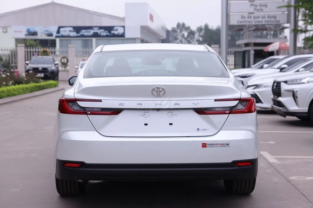 Toyota Camry photo 2