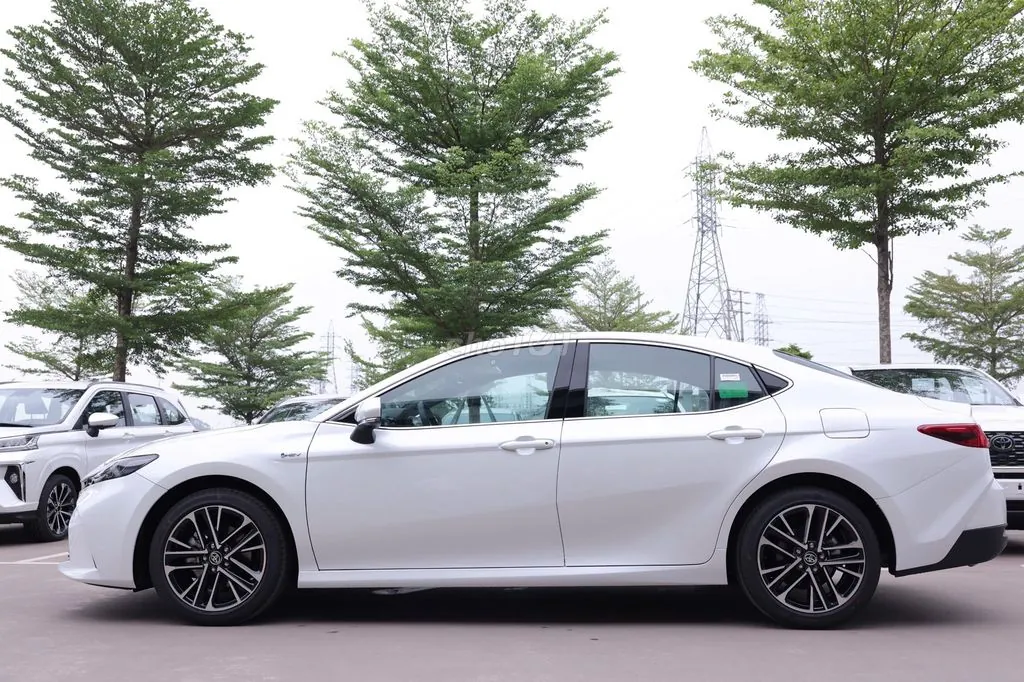 Toyota Camry photo 3
