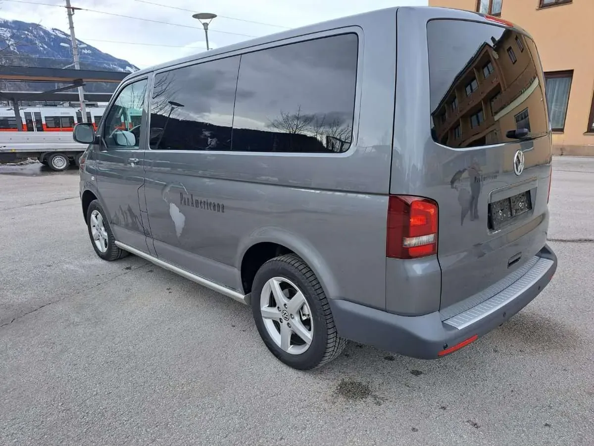 Volkswagen Multivan 2012 photo 2