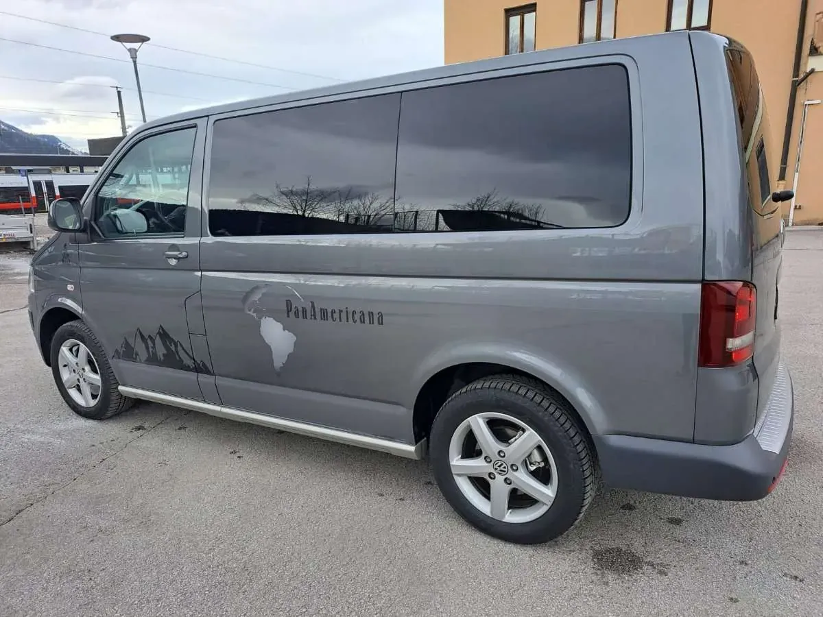 Volkswagen Multivan 2012 photo 3