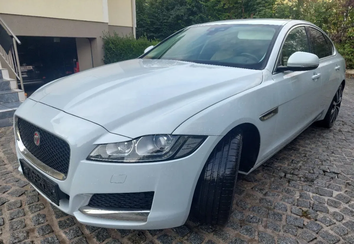 Jaguar Xf 2016 photo 2
