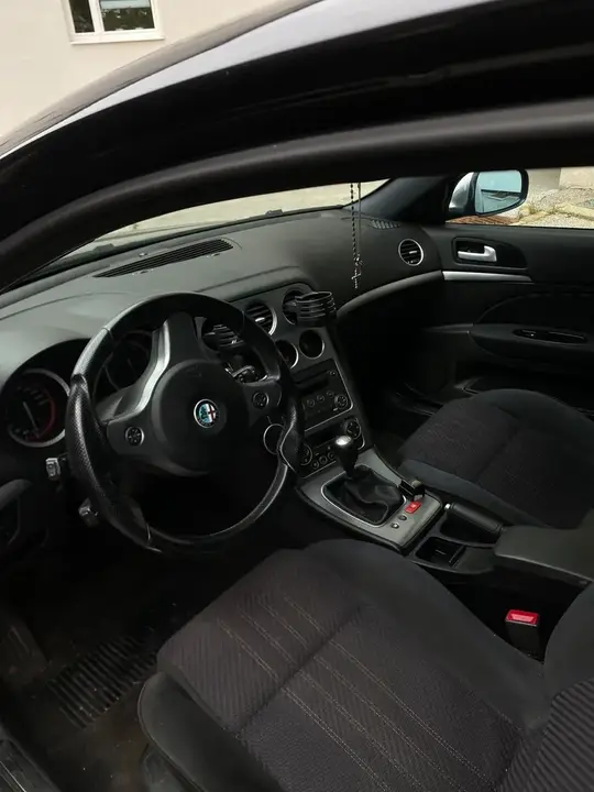 Alfa Romeo 159 2010 photo 3