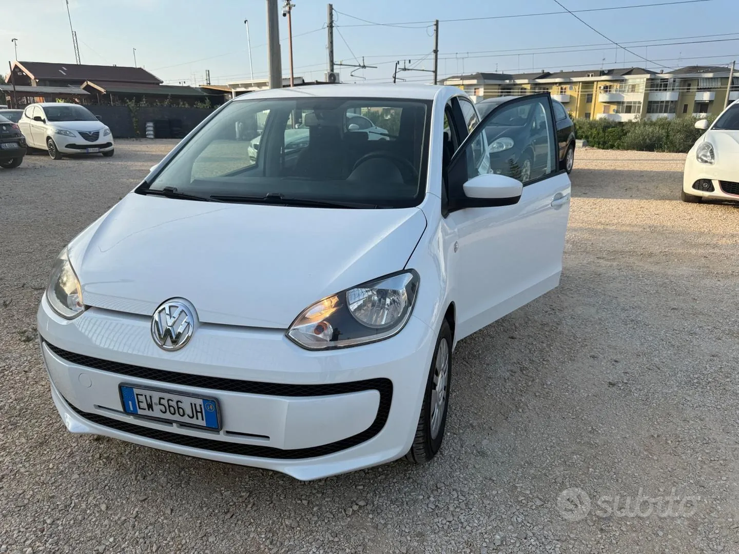 Volkswagen Up 2014 photo 2