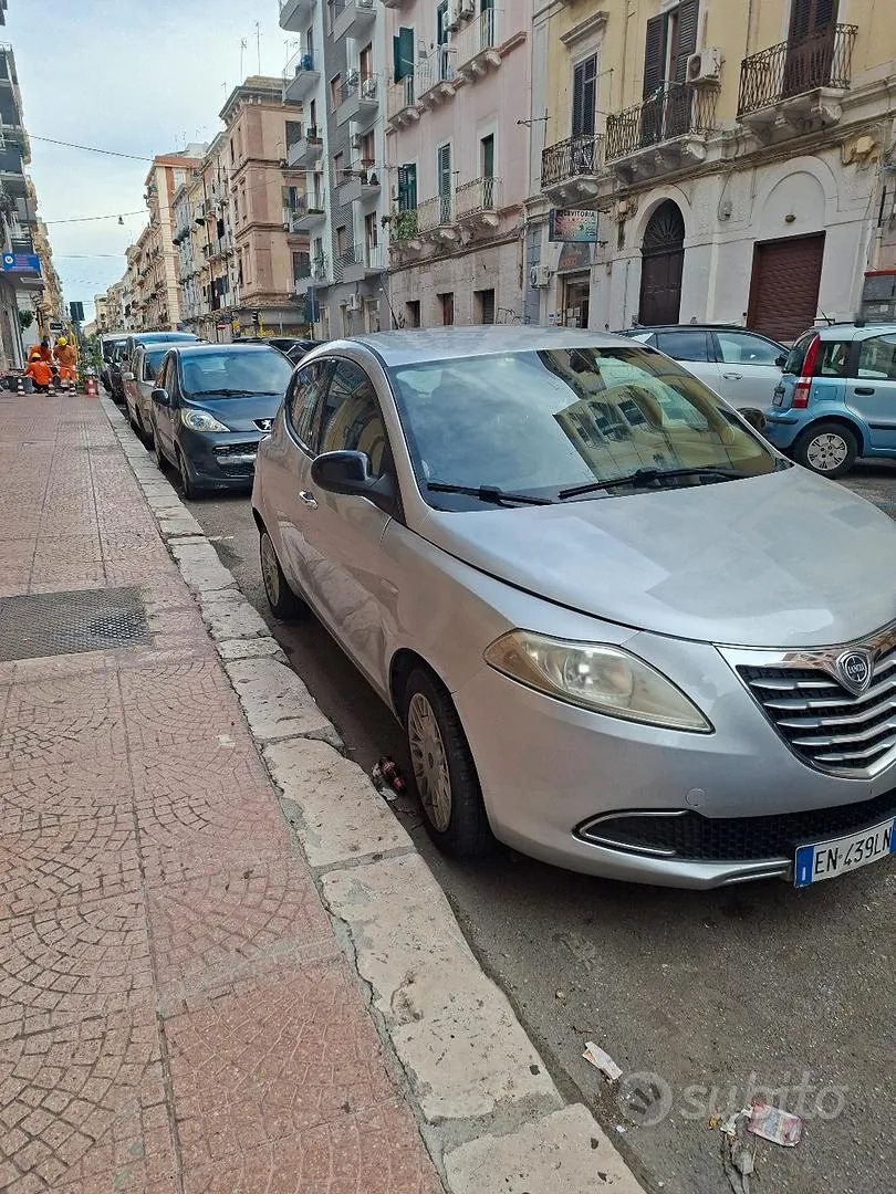 Lancia Ypsilon