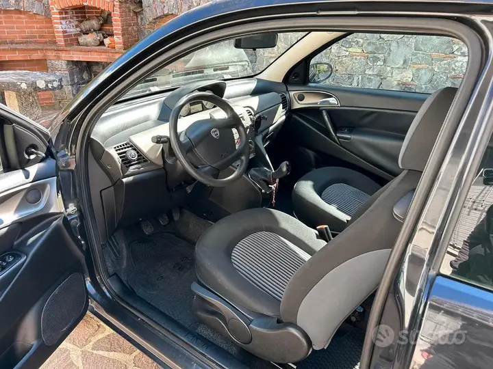 Lancia Ypsilon 2004 photo 3