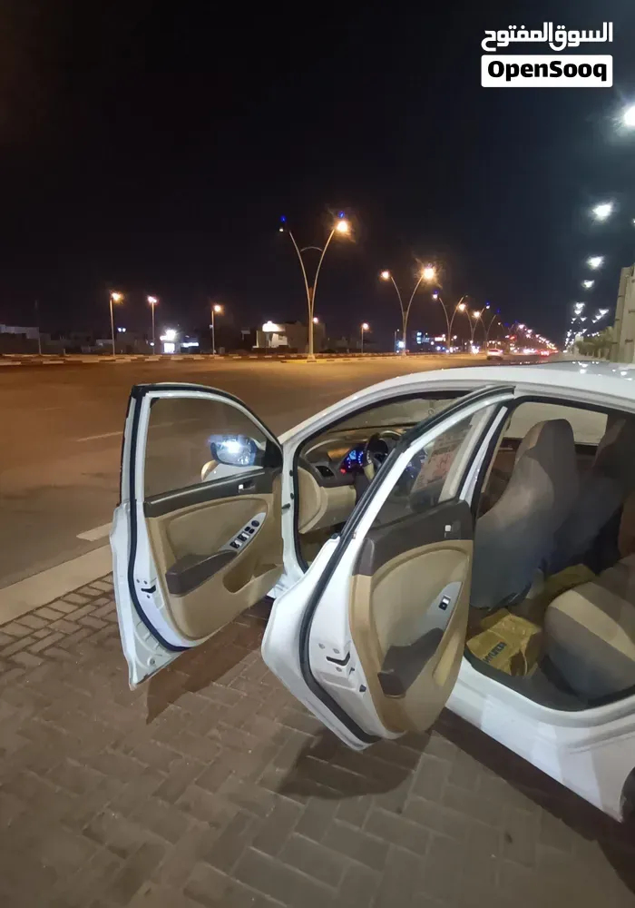 Hyundai Accent 2014 photo 2