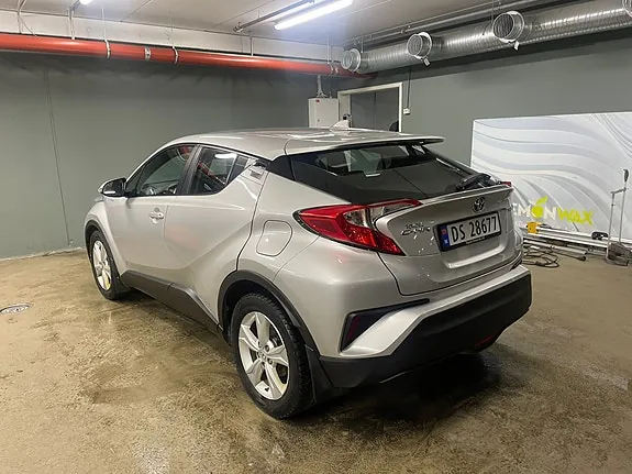 Toyota C-Hr 2018 photo 2