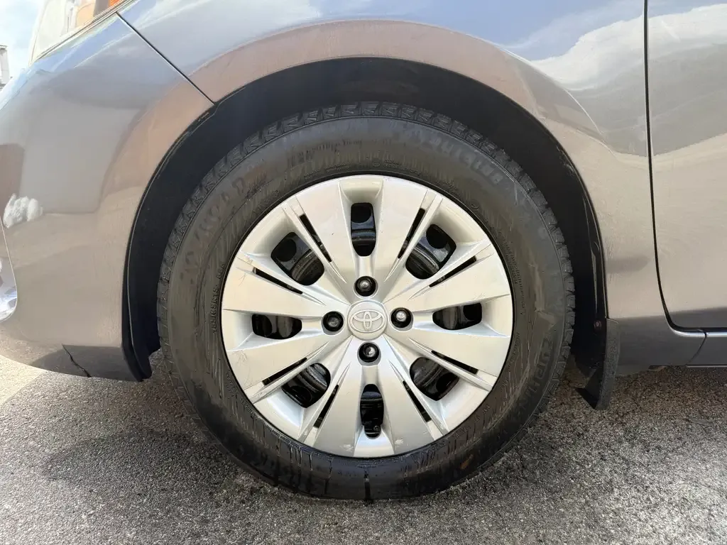Toyota Yaris 2015 photo 5